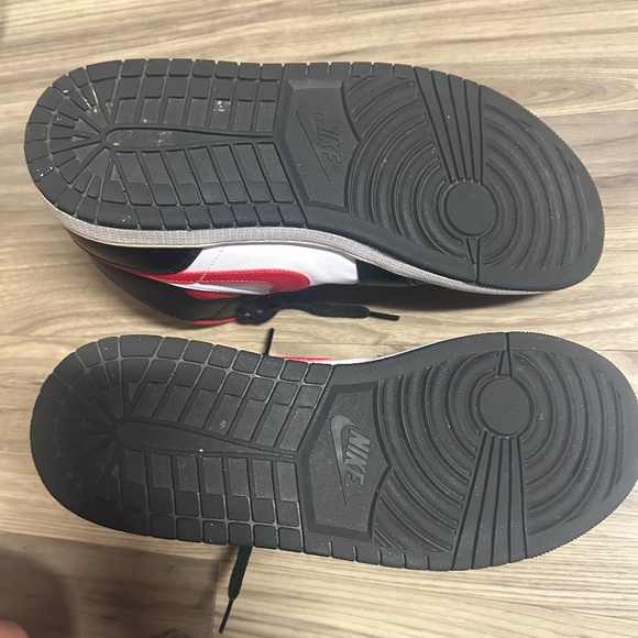 Air Jordan 1 Mid 'Bred Toe' (White, Black, Red) - Picture 5 of 6